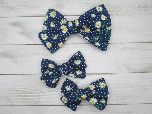 Daisies Navy Hairbow